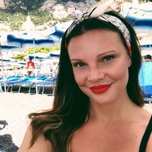 Meet your Posher, Tayler